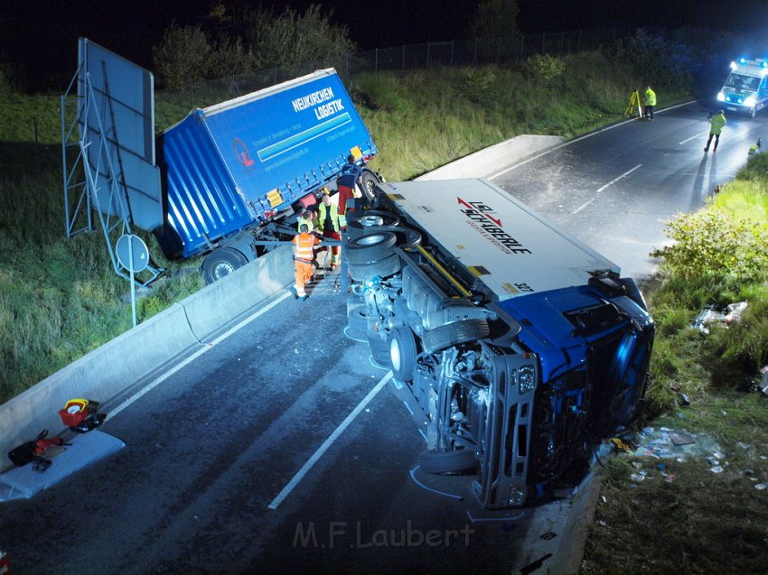 Einsatz BF Koeln PEINGEKLEMMT in Leverkusen P161.JPG